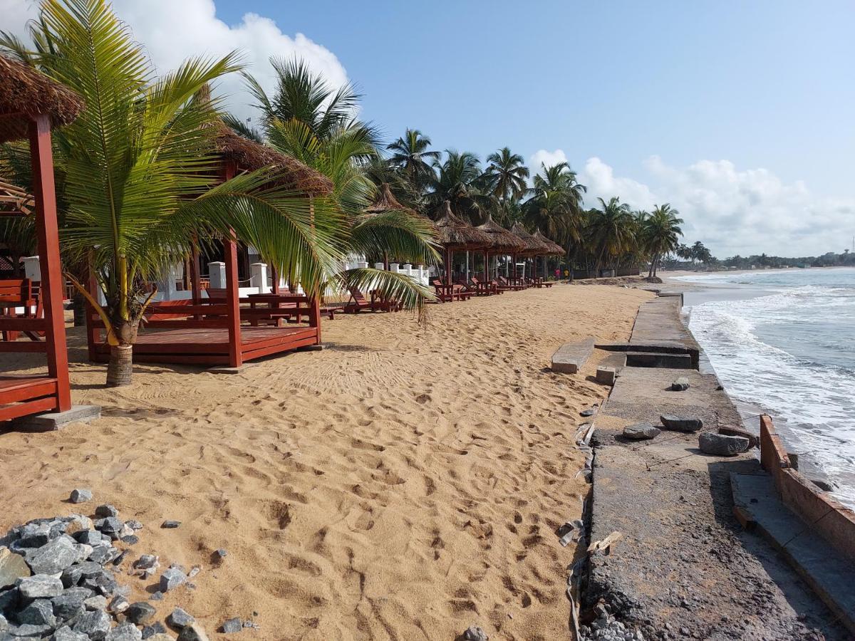 Charlestina Beach Resort Ampeni エクステリア 写真