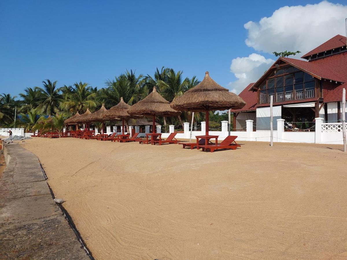 Charlestina Beach Resort Ampeni エクステリア 写真