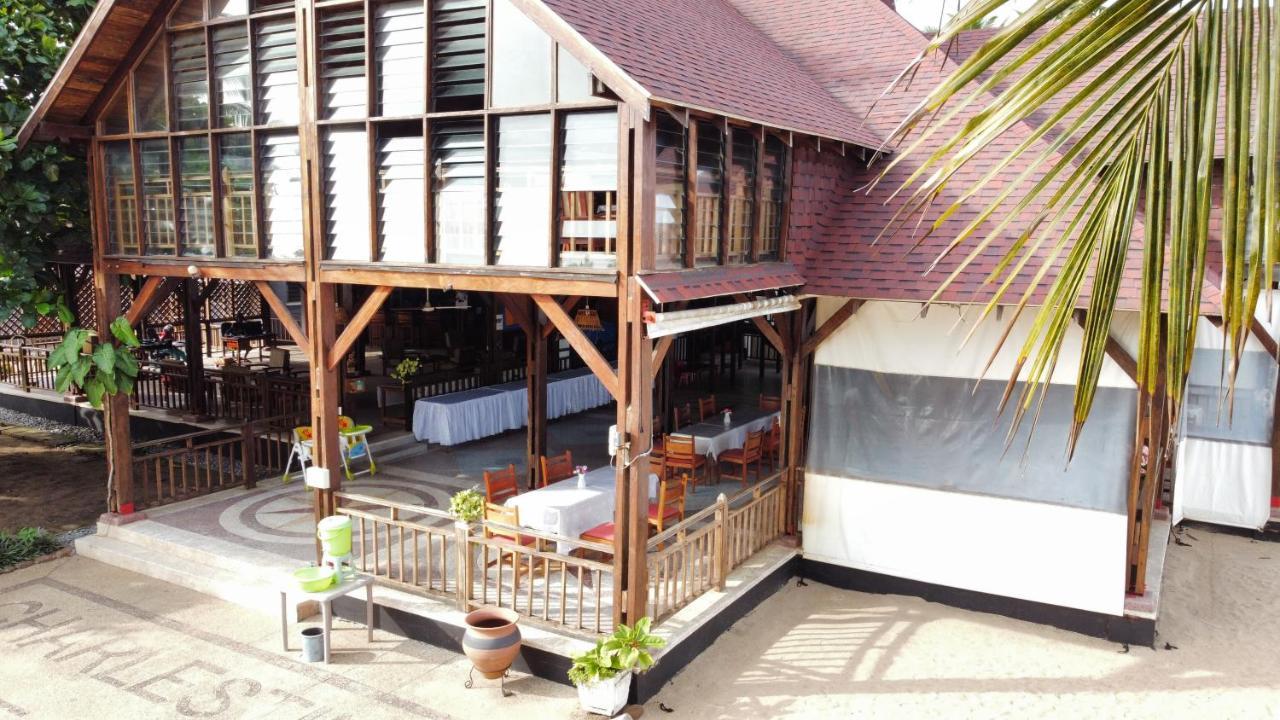 Charlestina Beach Resort Ampeni エクステリア 写真
