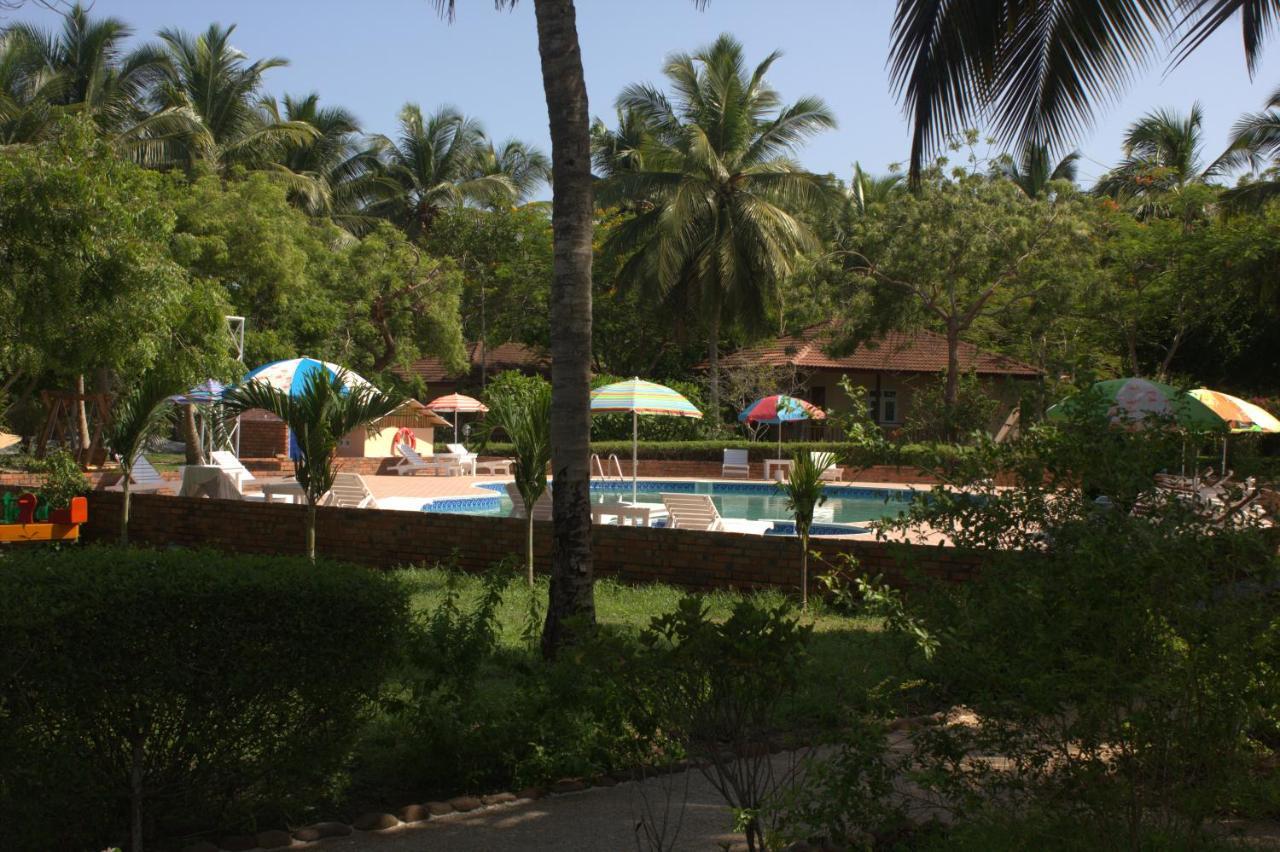 Charlestina Beach Resort Ampeni エクステリア 写真