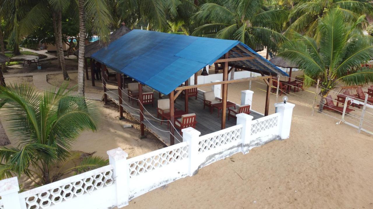 Charlestina Beach Resort Ampeni エクステリア 写真