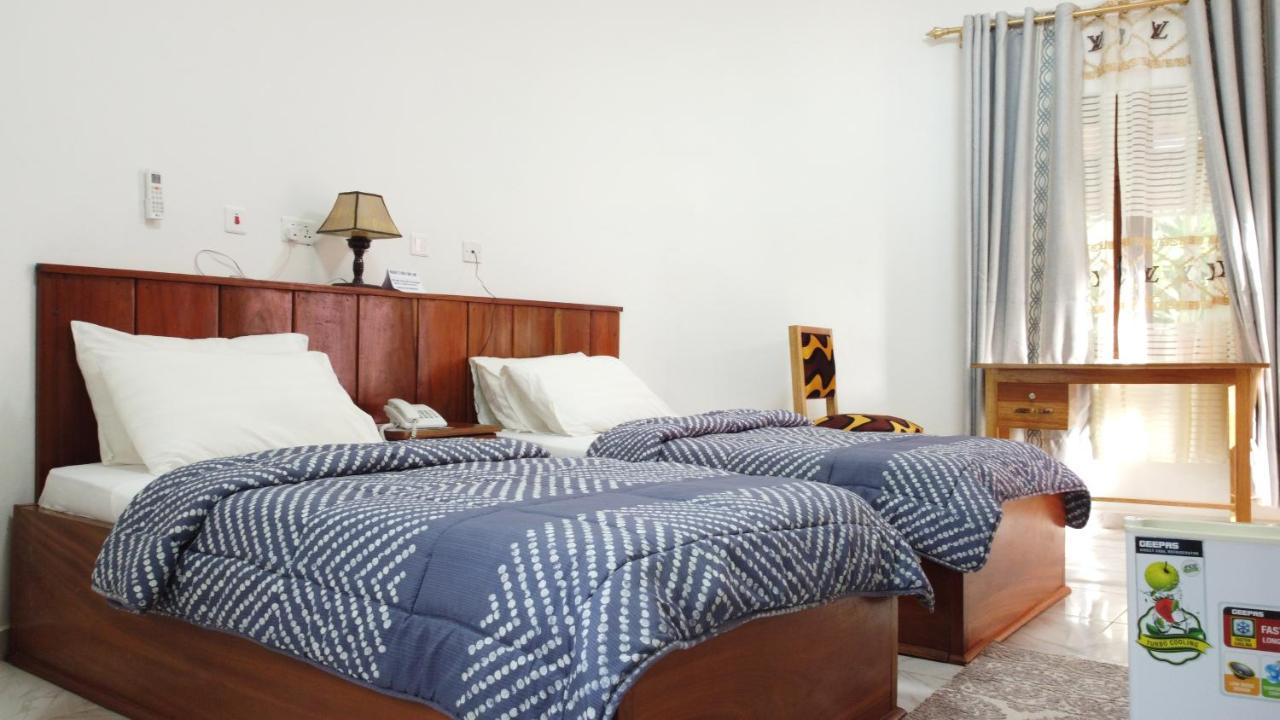 Charlestina Beach Resort Ampeni エクステリア 写真