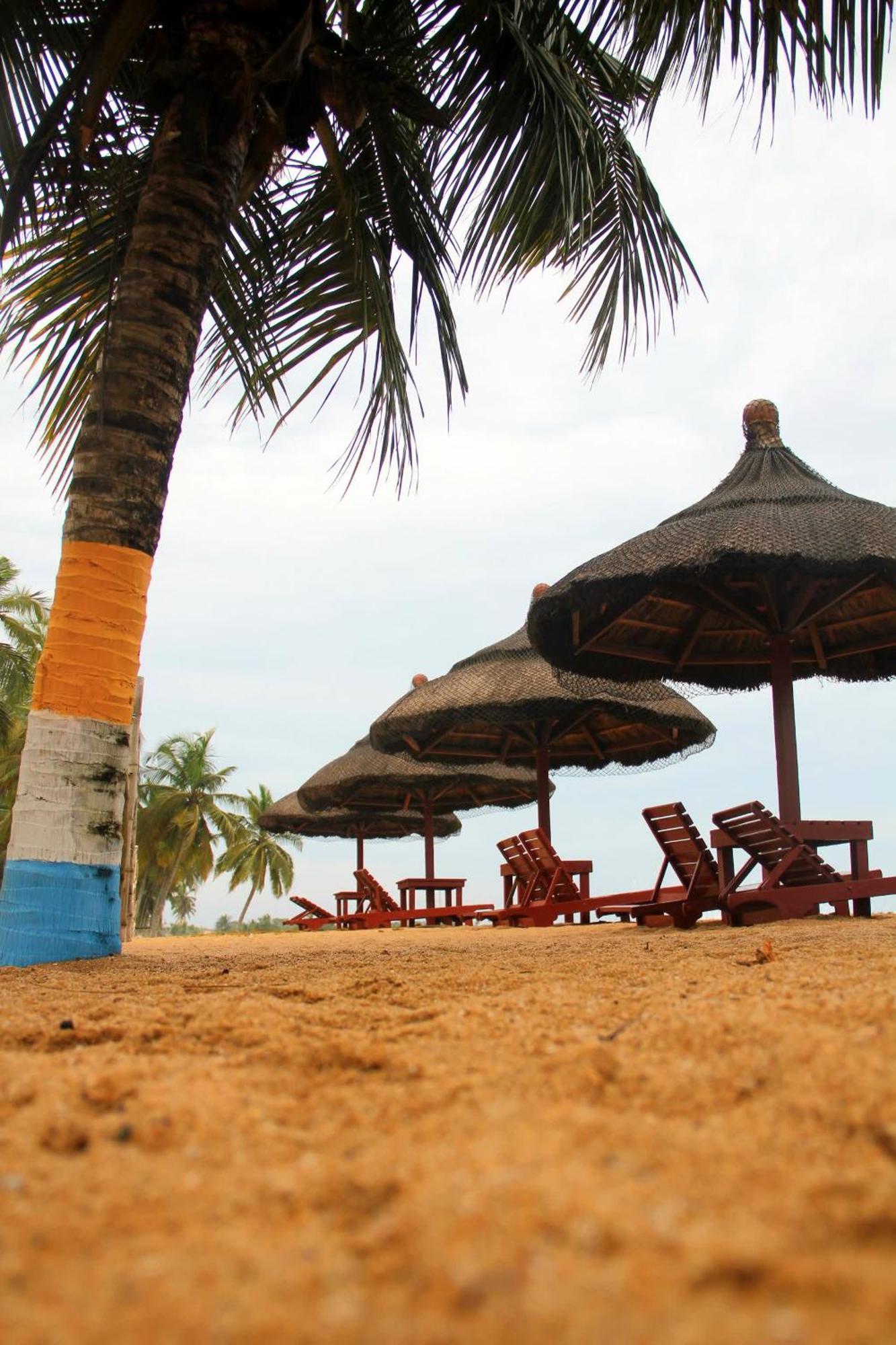 Charlestina Beach Resort Ampeni エクステリア 写真