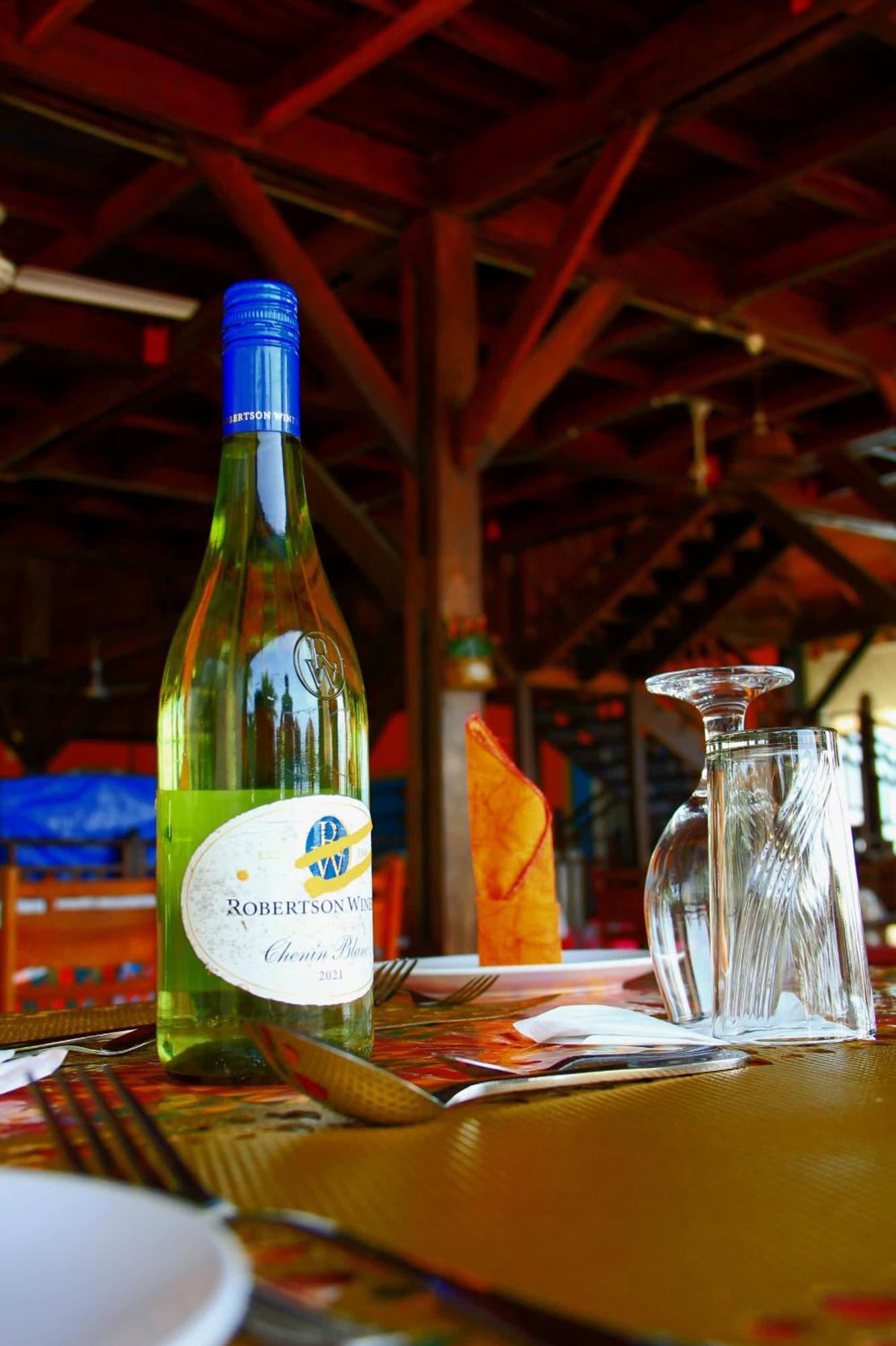 Charlestina Beach Resort Ampeni エクステリア 写真