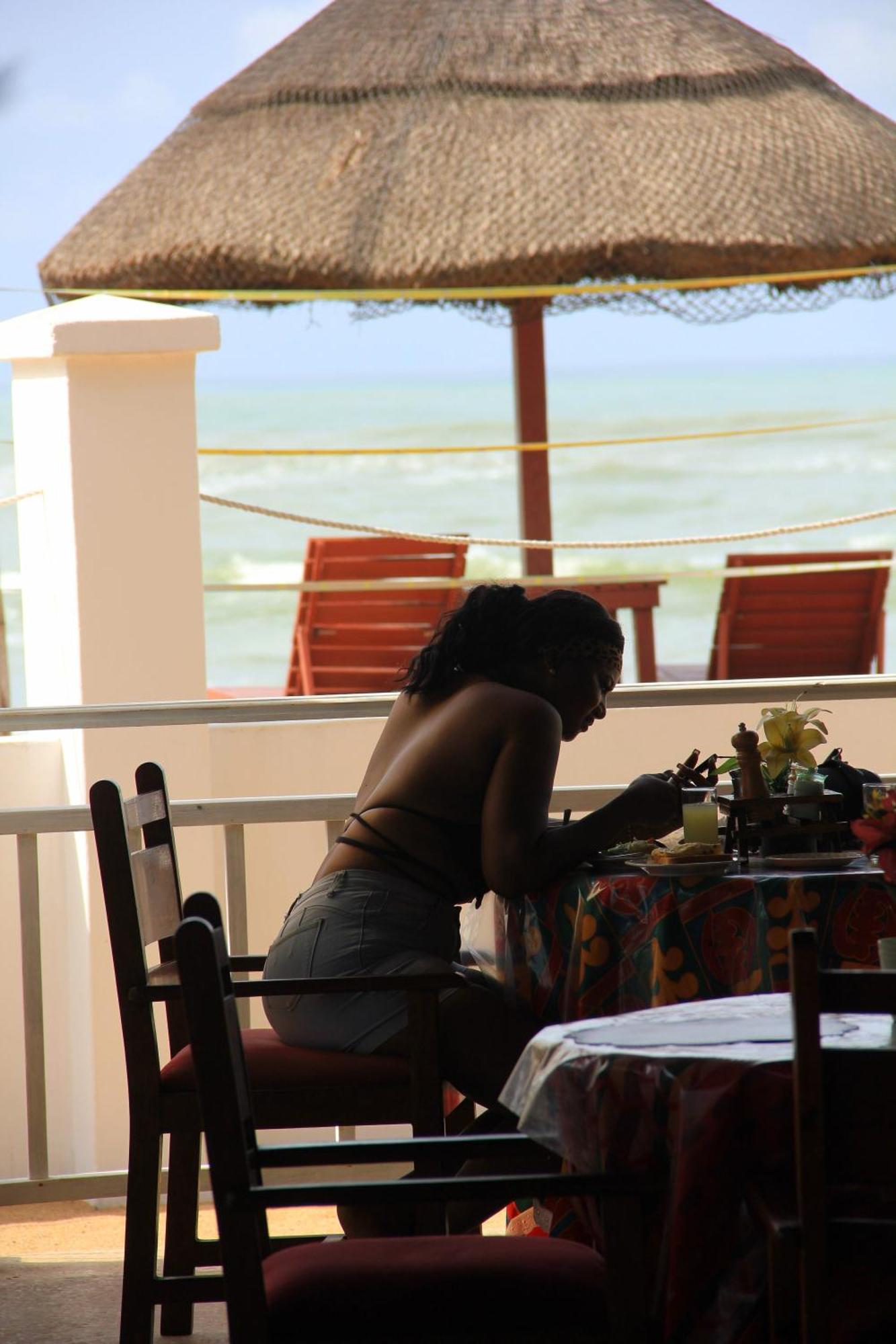 Charlestina Beach Resort Ampeni エクステリア 写真