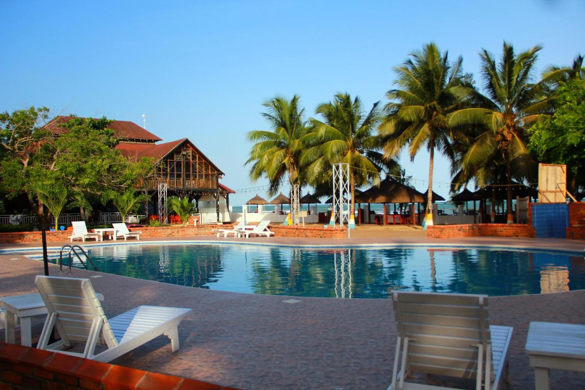 Charlestina Beach Resort Ampeni エクステリア 写真