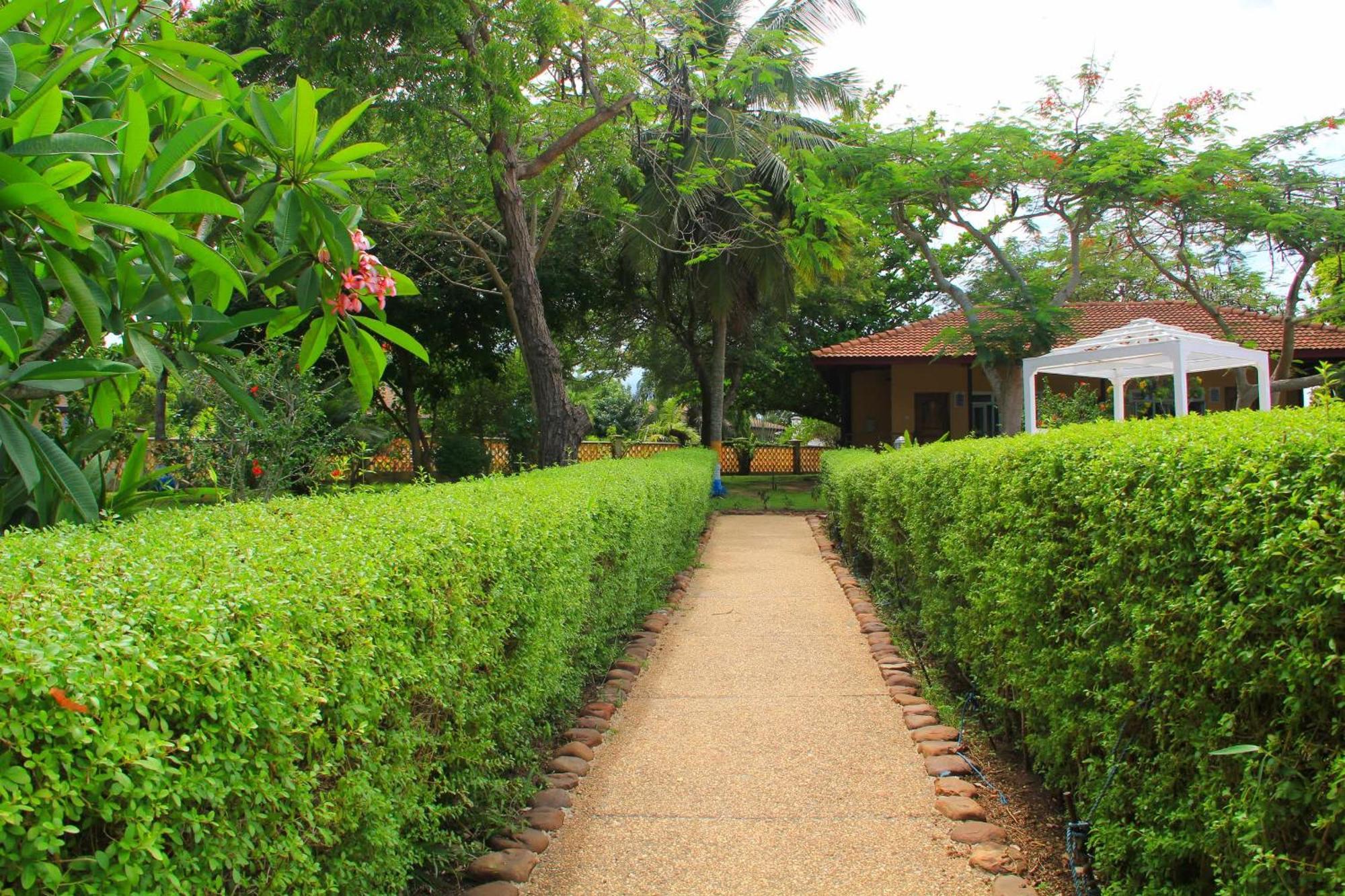 Charlestina Beach Resort Ampeni エクステリア 写真