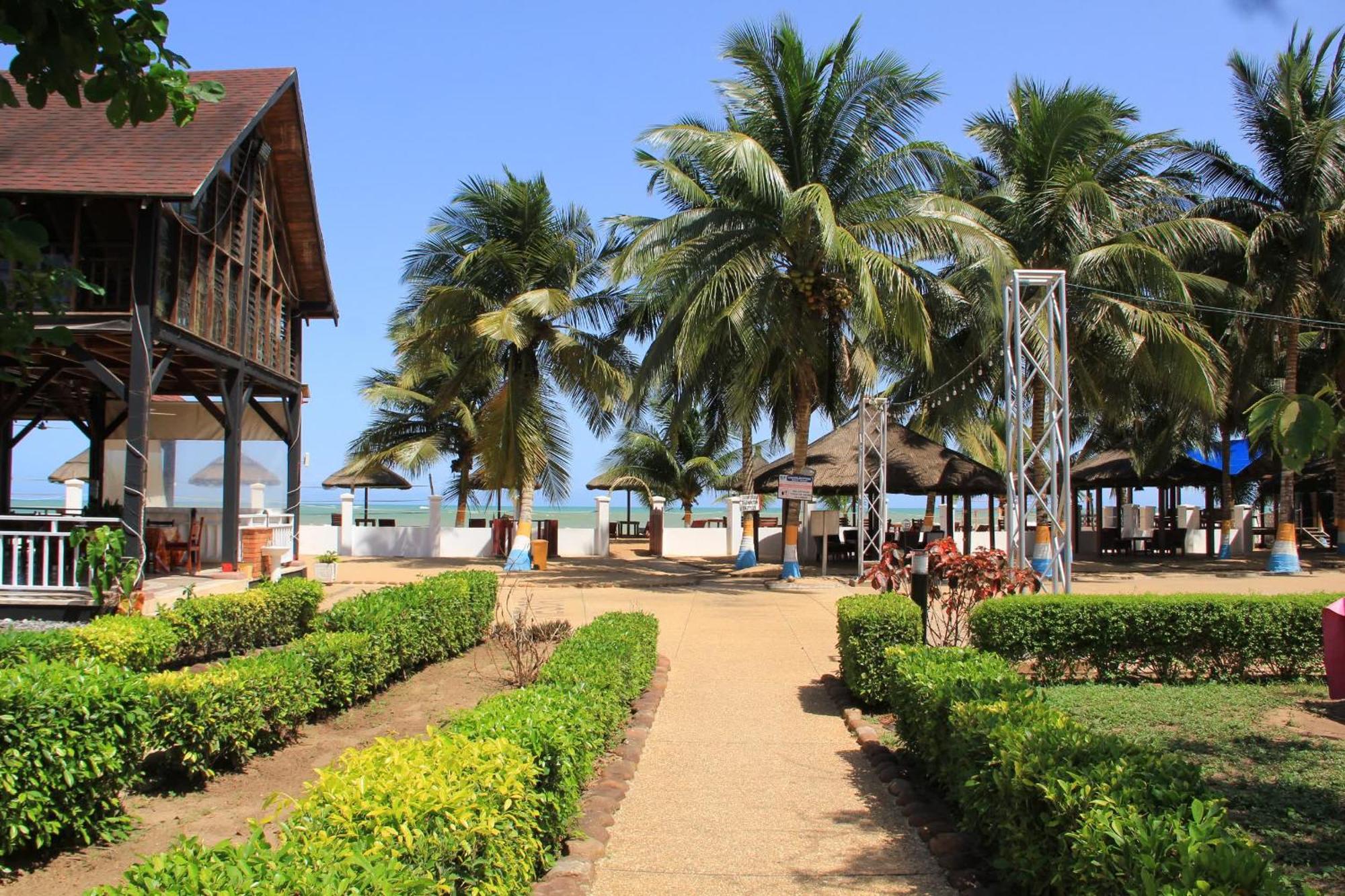 Charlestina Beach Resort Ampeni エクステリア 写真
