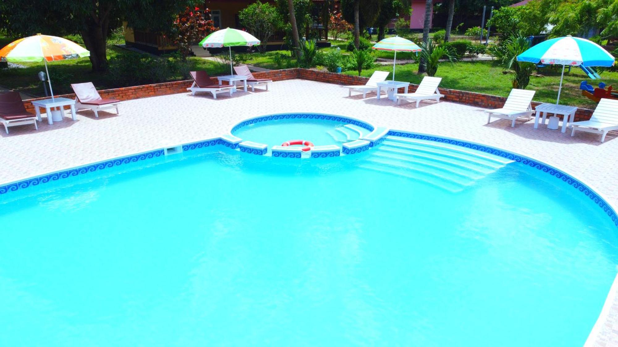 Charlestina Beach Resort Ampeni エクステリア 写真