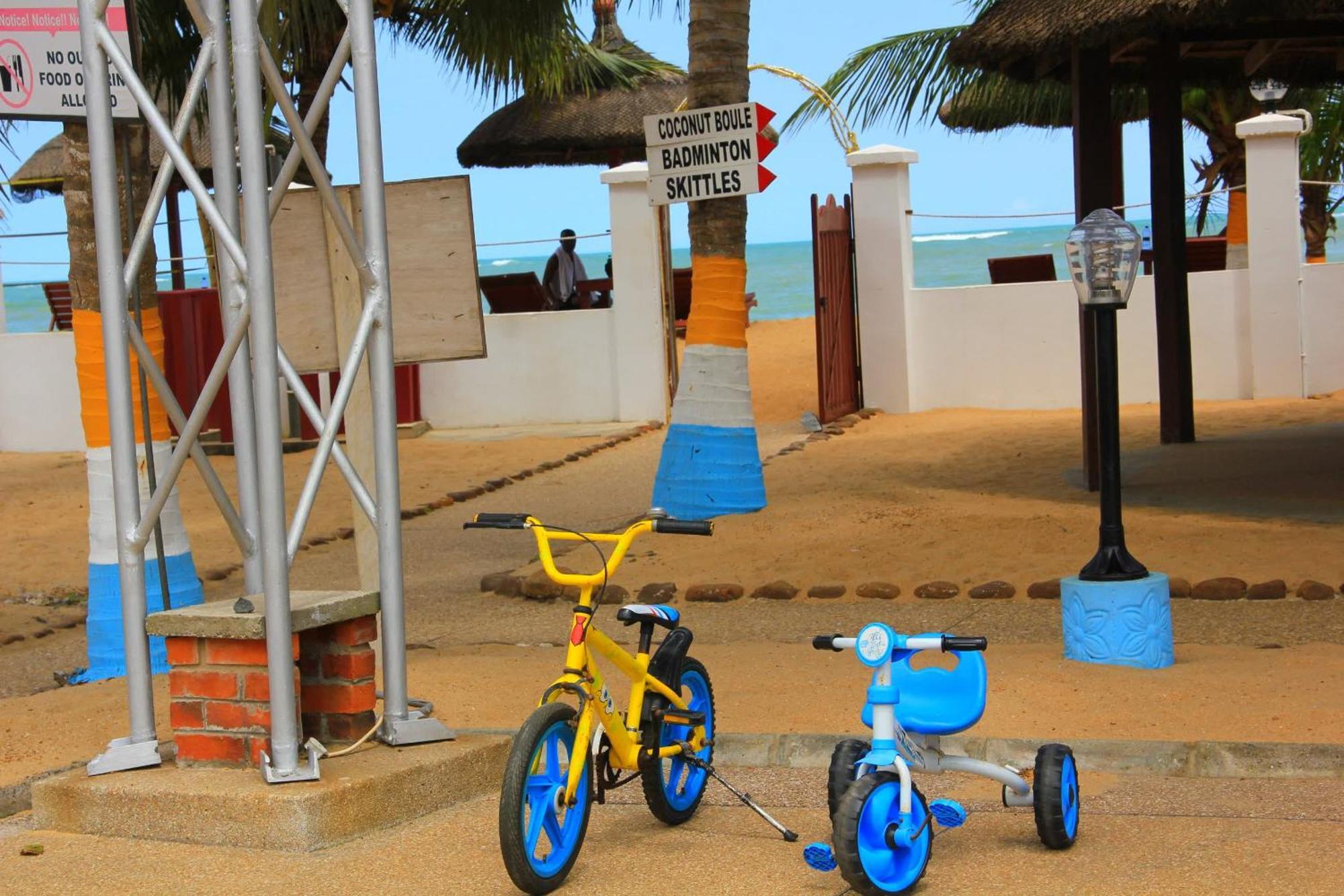 Charlestina Beach Resort Ampeni エクステリア 写真