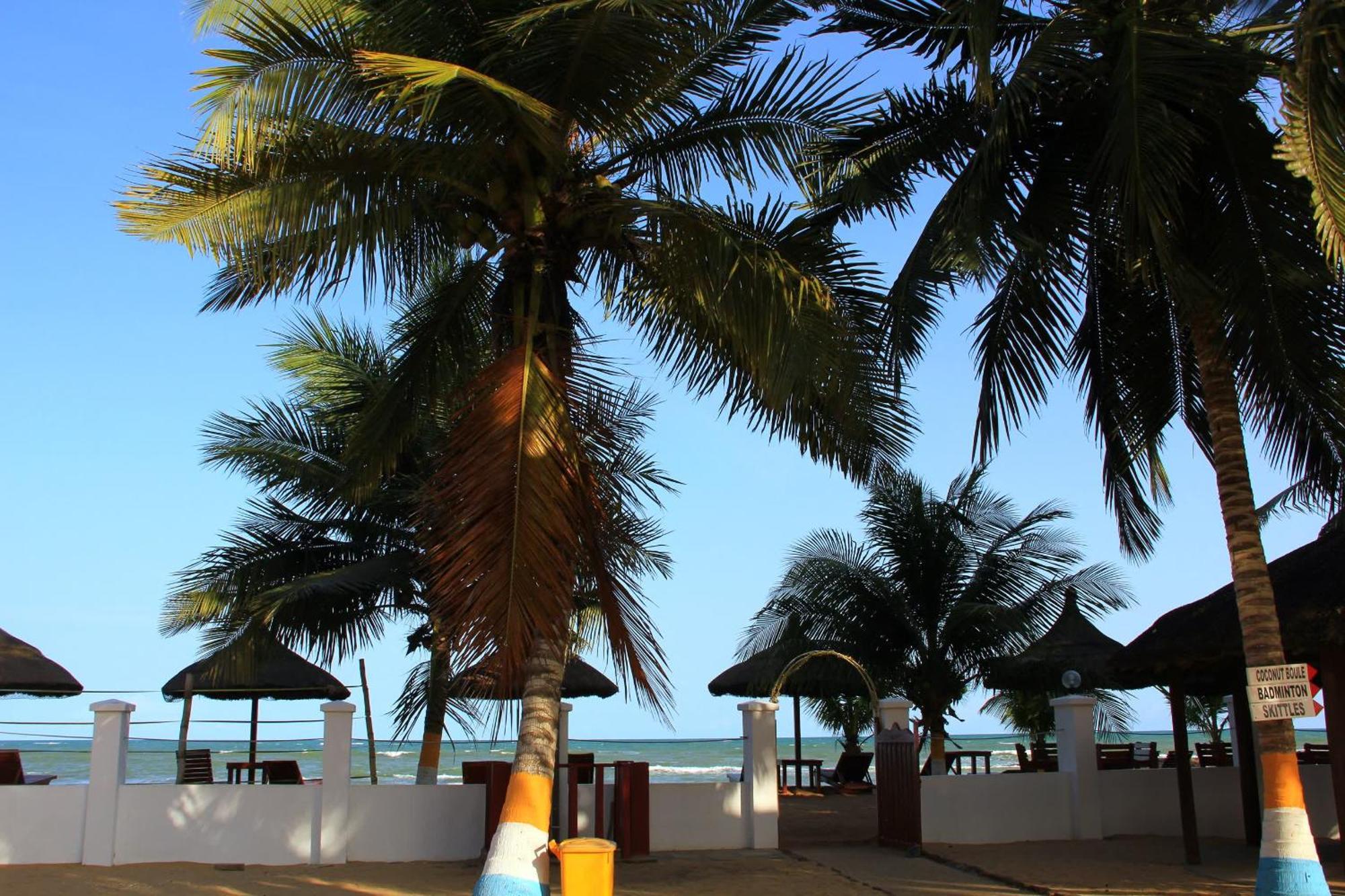 Charlestina Beach Resort Ampeni エクステリア 写真